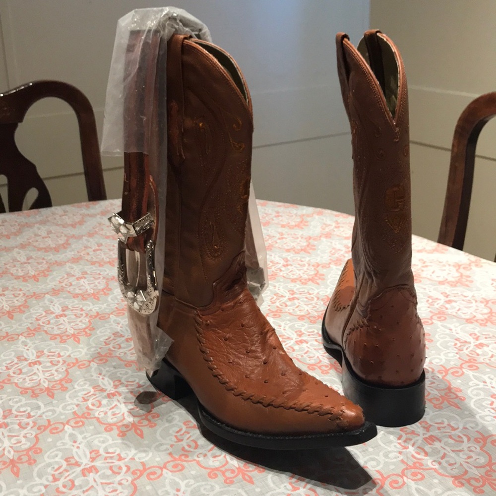 Man cowboys boots 🤠